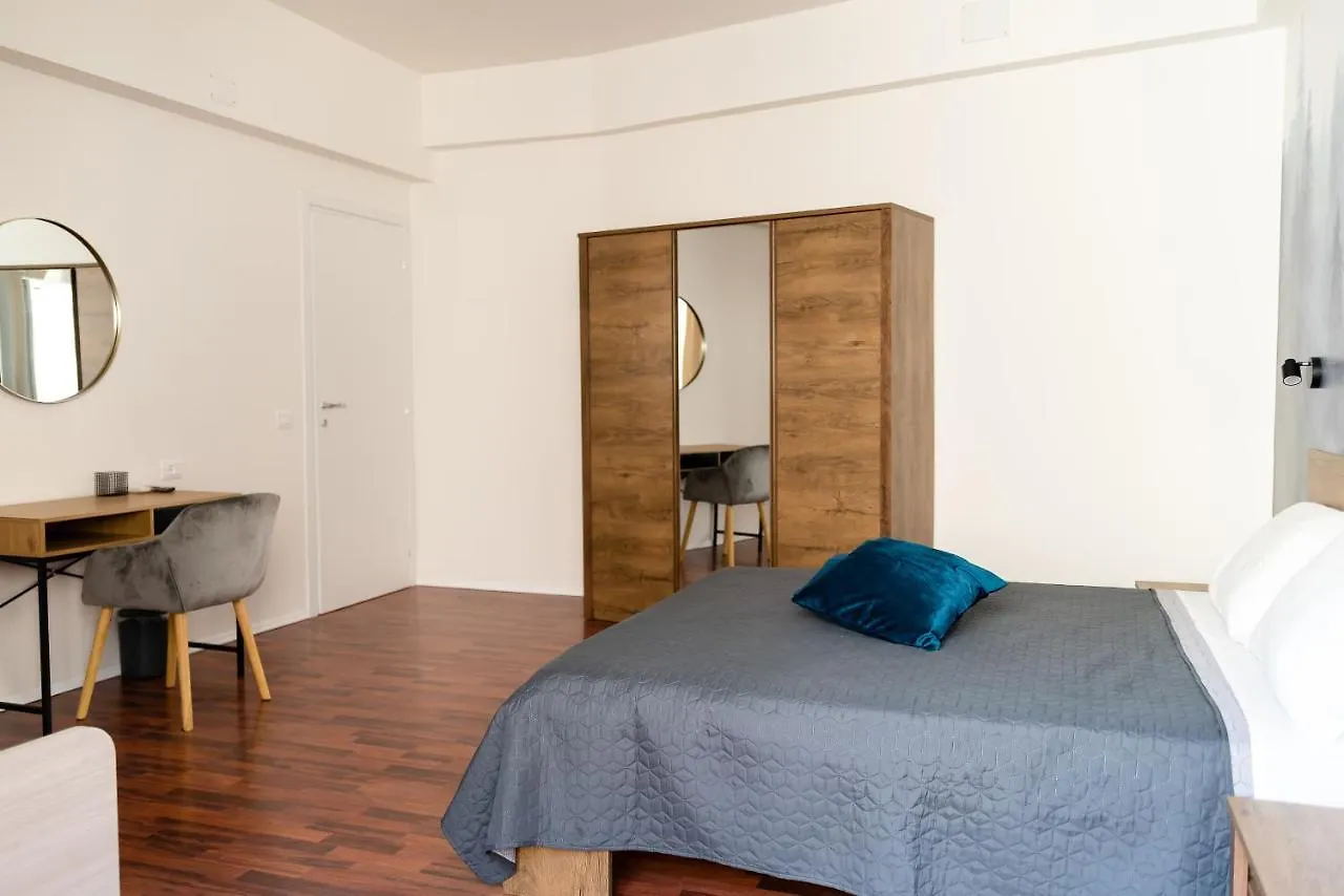 Alexander House Verona 0*,